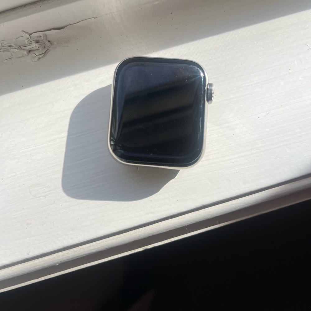 Apple Watch Series 6 in Silver - Picture 8 of 11